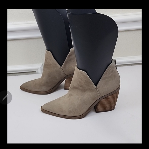 Vince Camuto VC-Gigietta women Tan leather suede pointed toe ankle bootie 7.5 - Picture 2 of 13